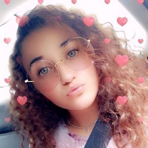 Meet your Posher, Leona